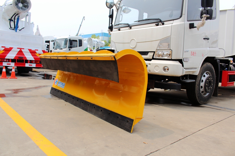 為什么大多數(shù)車輛都安裝推雪板用于道路除雪？
